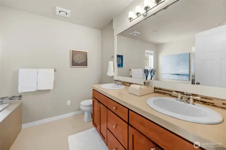 Masterbath en-suite