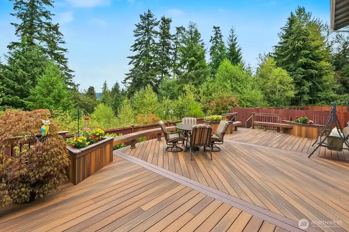 Gorgeous views from the deck and back of home.  Peace abounds and entertaining perfection!