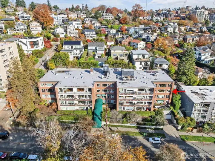 530 W Olympic Pl #301. End Unit is waiting for YOU!