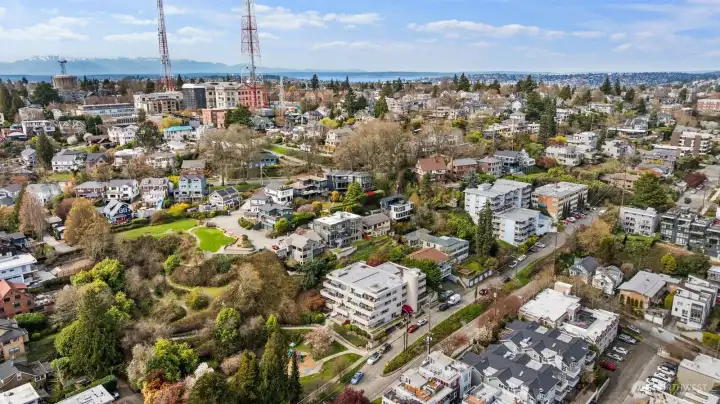 Southern views are protected by neighboring Bhy Kracke Park.