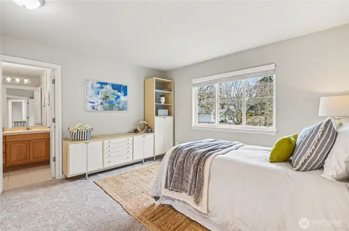 Guest bed 1 with direct access to hall bath