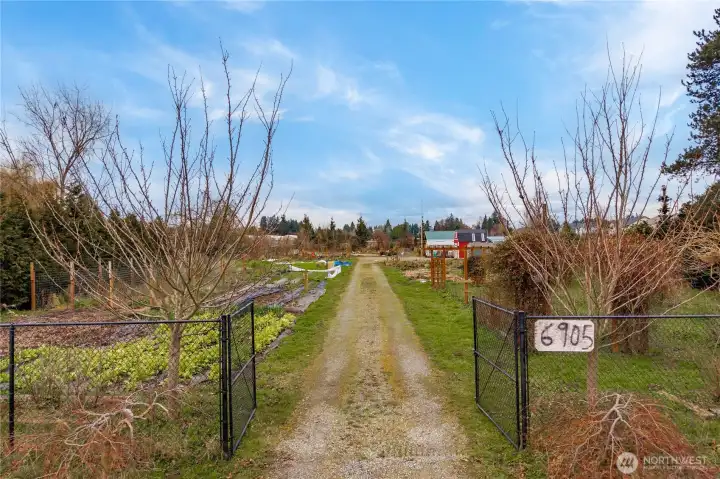 Welcome to 6905 60th St E, Puyallup, WA