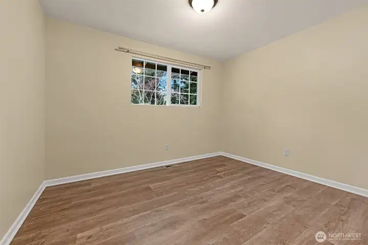 Secondary bedroom.