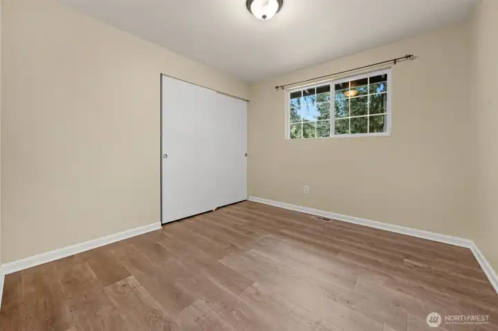 Secondary bedroom.