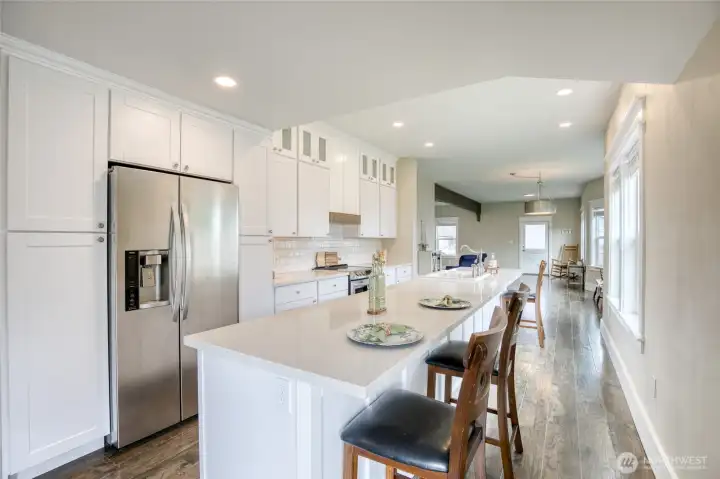 Built in pantry space around refridgerator