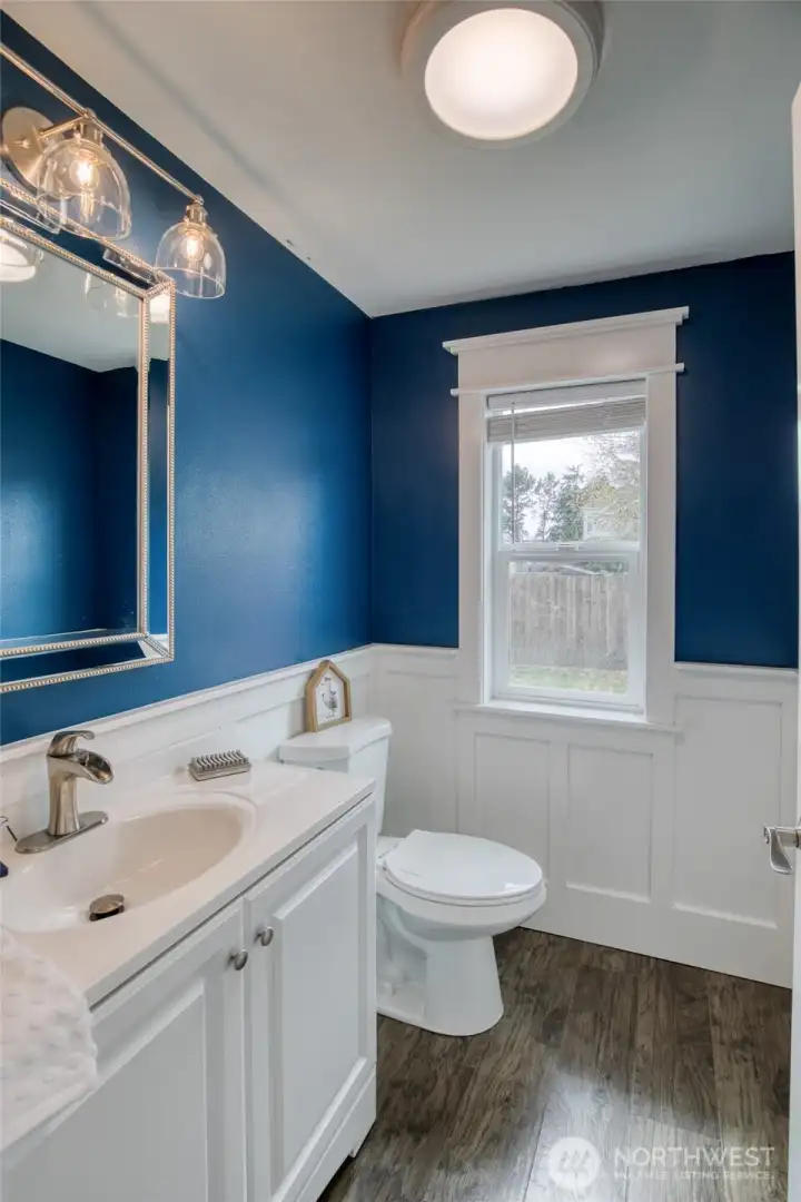 First floor 1/2 bathroom