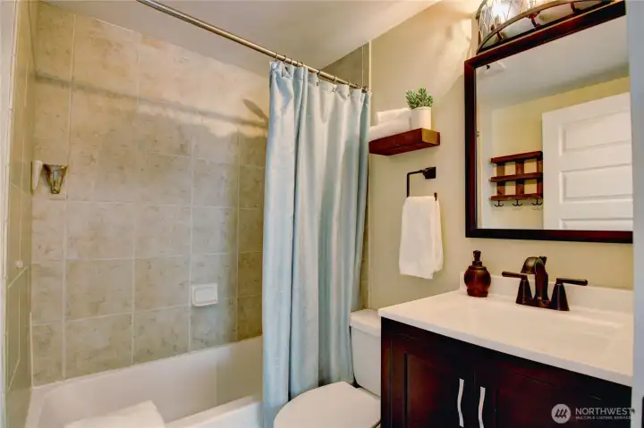 Main bathroom with tub & shower.