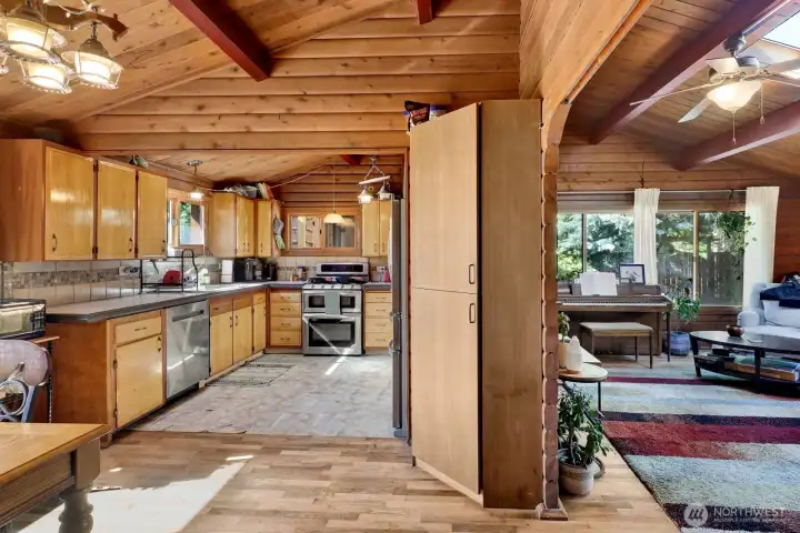 Newer appliances making working in the kitchen a breeze. Newer appliances making working in the kitchen a breeze.