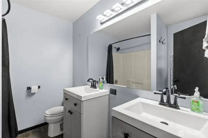Primary Bath (upper)
