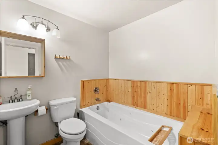 Bathroom (main)
