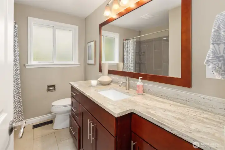 Full bathroom on main.