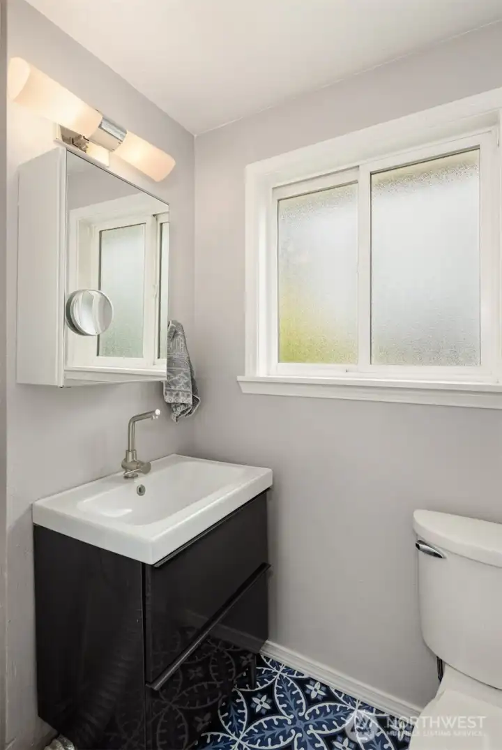 Second bathroom.