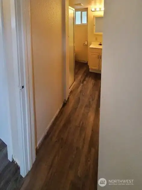 Unit B Bathroom