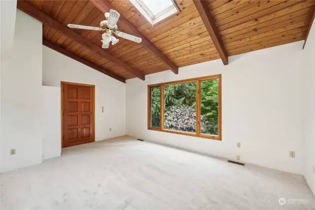 Livingroom w/ skylights