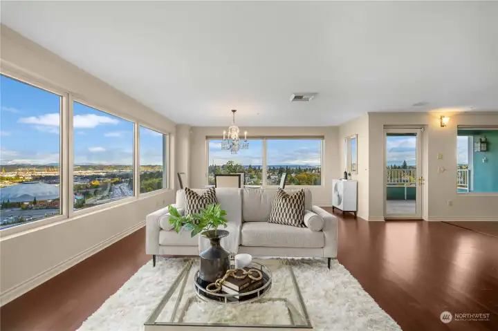 This view gives you a sense of how big the rooms are, how many windows you have and how omnipresent the views are.