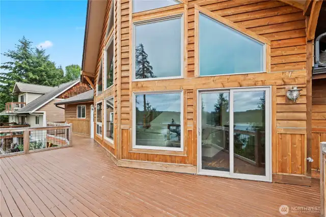 Upper deck house facing