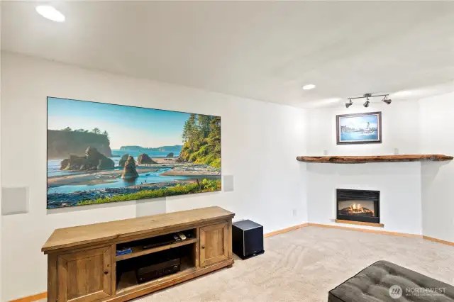 Lower livingroom