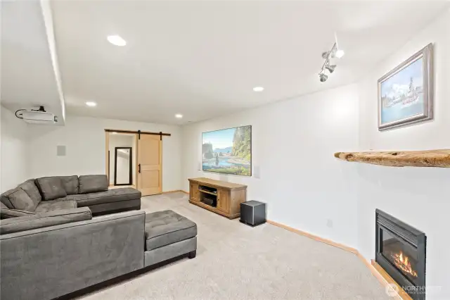Lower livingroom
