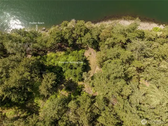 Potential building site in the center, pocket beach to the upper left.