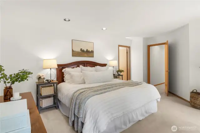 Generous size primary bedroom!