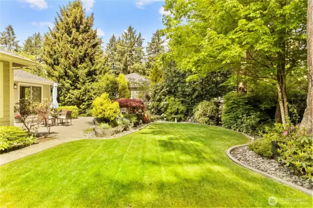 paved edging, pathways and river rocks surround the yard for easy maintenance