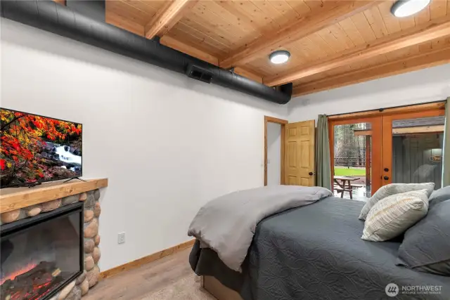 with access to outside deck