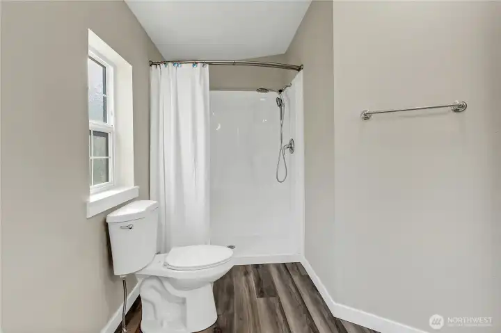 Primary en-suite bathroom - unfurnished