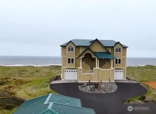 Easy access to the shoreline and Jetty—perfect for morning strolls or sunset gatherings.