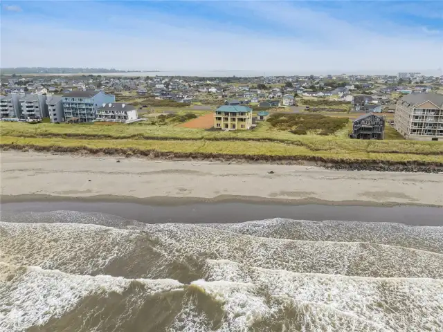 Mesmerizing wave sounds and panoramic Pacific views.