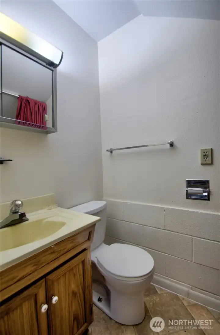 1/2 bath off laundry