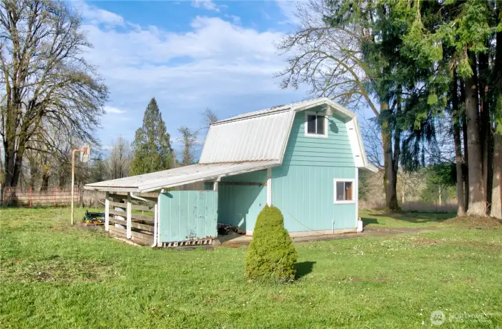 Small barn/shed