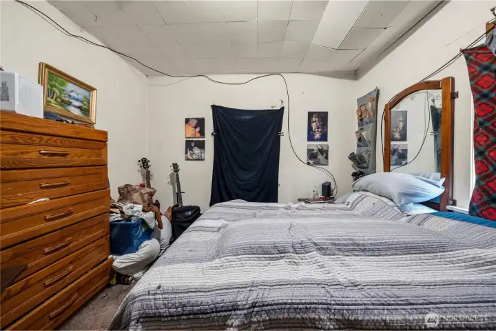 Guest bedroom 1 - main floor.