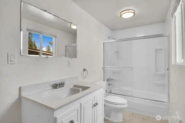 Full bath off hallway