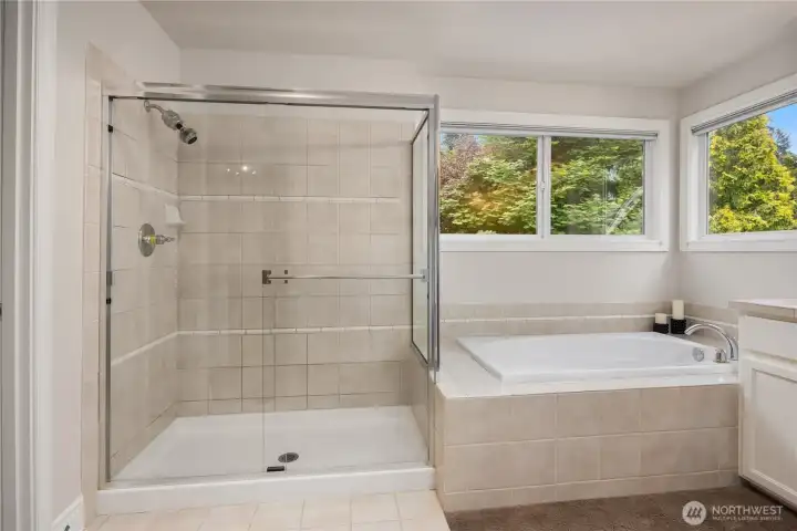 Another view of the en-suite.