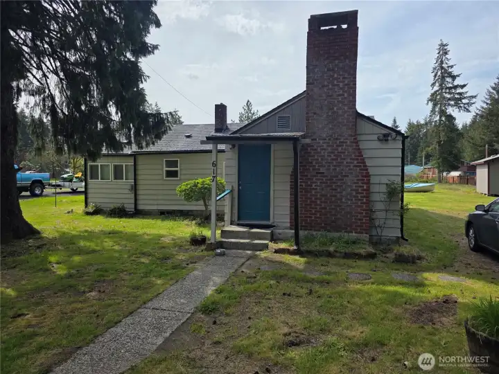 Beautifull updated 2 bedroom 1 story home