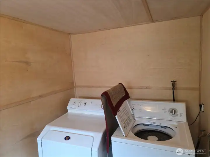 laundry room w/washer & dryer