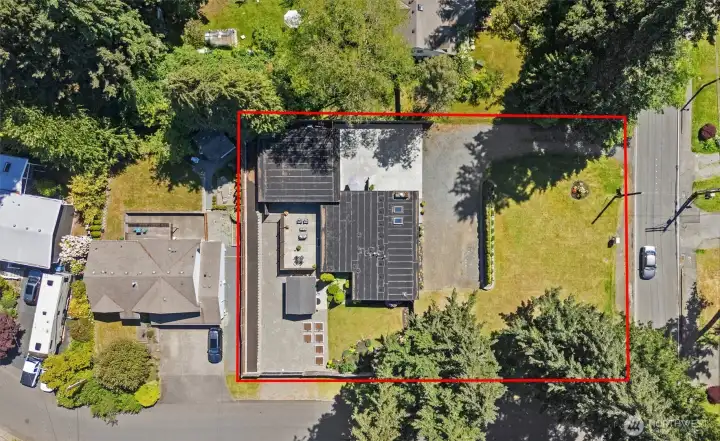 Bird's eye approx property lines(buyer to verify)