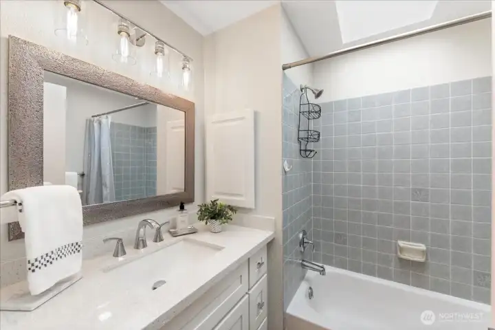 Beautifully updated guest bathroom in 2025 with new quartz countertop and modern vanity. Beautifully updated guest bathroom in 2025 with new quartz countertop and modern vanity.