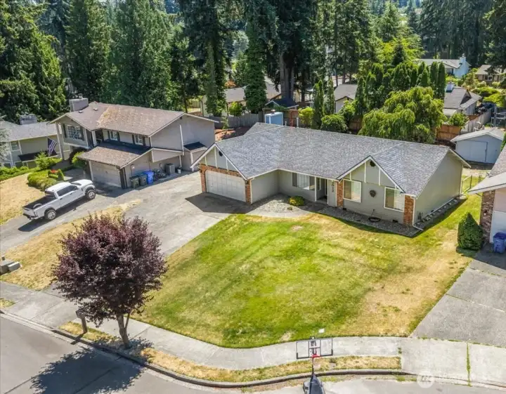 Situated in a cul de sac with mature landscaping and pride of ownership throughout. Situated in a cul de sac with mature landscaping and pride of ownership throughout.
