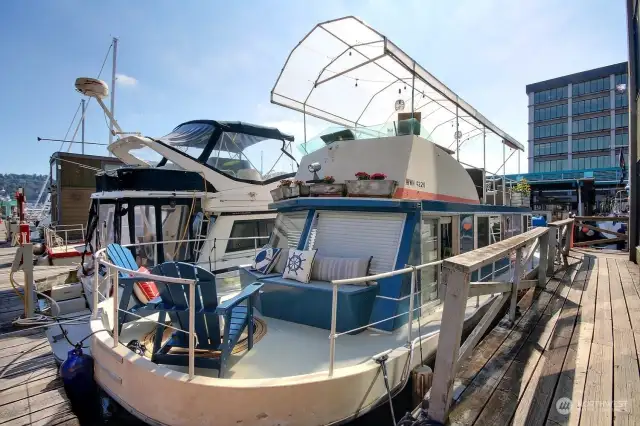 Welcome aboard "Shenanigans," a spacious, city-approved liveaboard houseboat on Lake Union.