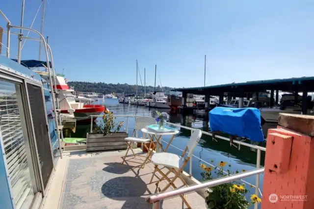 Aft deck features sitting area and marine grill for all your bbq's!