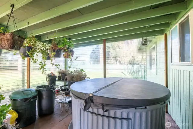 Fully Enclosed Greenhouse, Jacuzzi Does Not Convey
