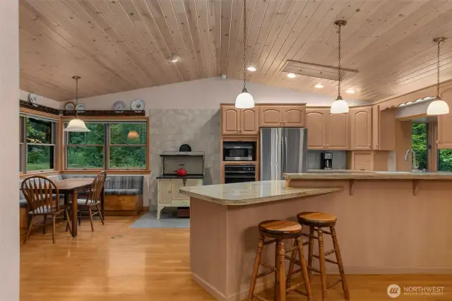 Kitchen - Breakfast Bar