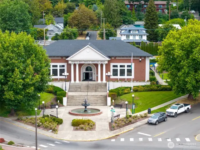 Less than a mile away in the opposite direction from Penny Park is the stately Vernetta Smith Chehalis Timberland Library. Downtown Chehalis also offers a charming row of restaurants and shopping.