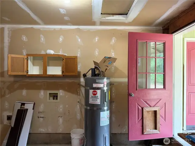 Garage with washer/dryer hook up