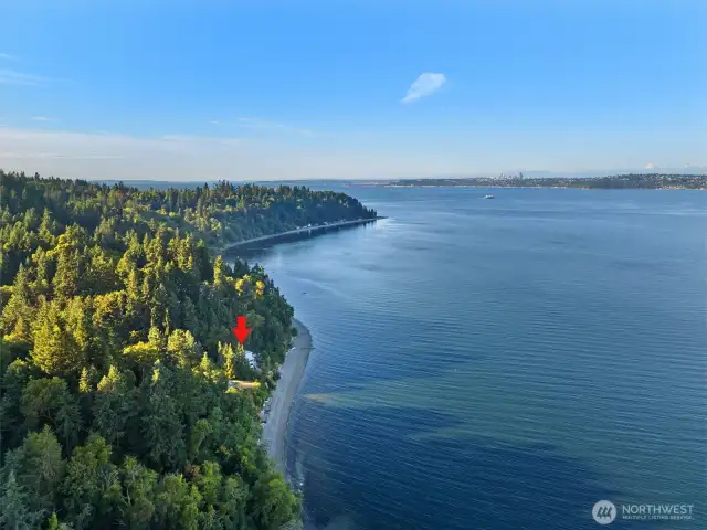 Aerial location of the property. You will notice Seattle in the foreground. 5 minutes  to the Northend ferry dock to Seattle via car OR foot ferry straight into DT Seattle.