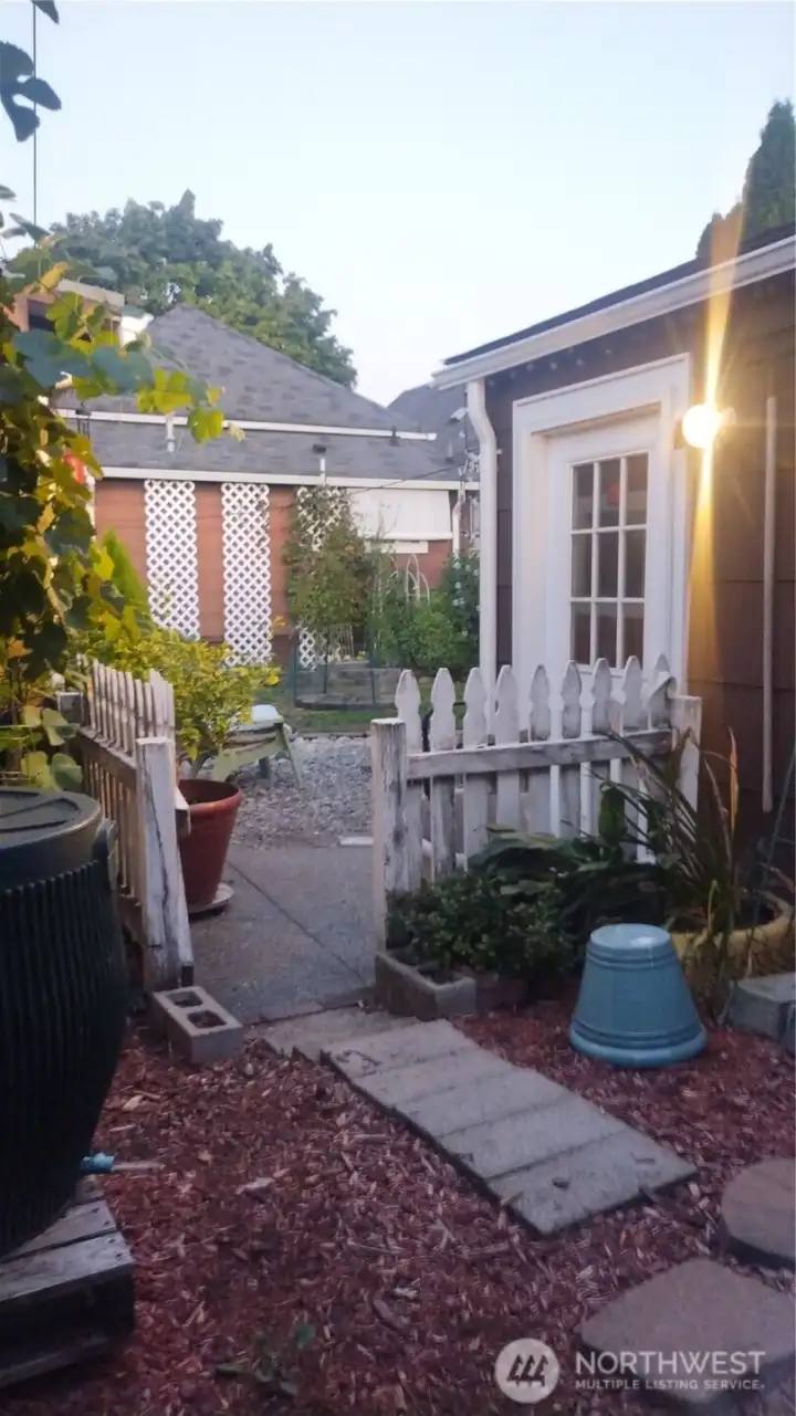 The guest house which we call the studio, has a fenced yard, so if there are multiple dogs needing separation, there are actually three fenced off areas to this property! This is the studio yard and the main house is in the background.