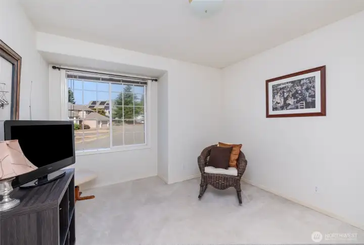 Second upstairs guest bedroom.