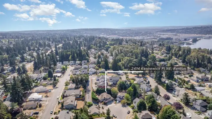 Just minutes to 405, The Landing & May Creek Trail!