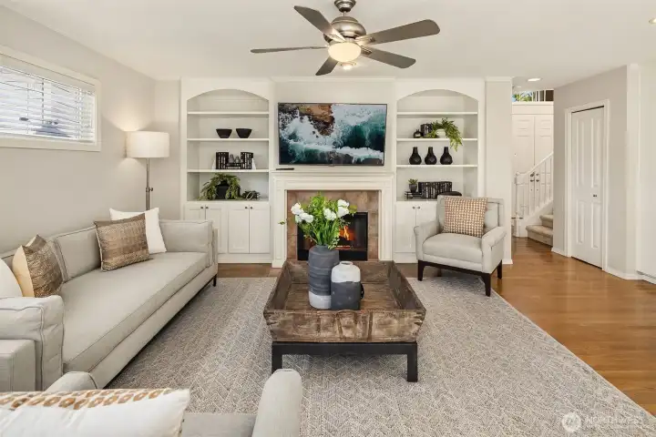 An open family room concept adjacent to the kitchen and breakfoost nook.